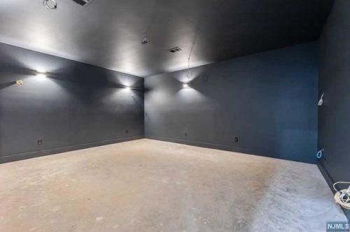 32 Pleasant St, Haworth NJ  07641-1929 exterior