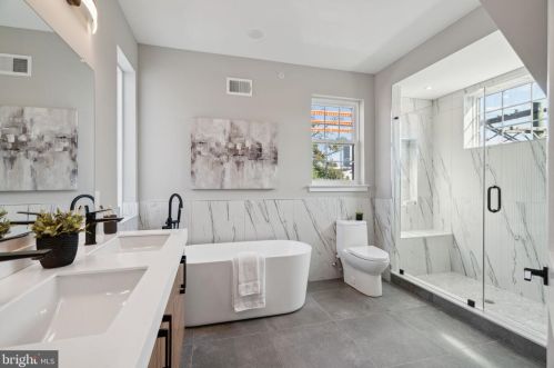 2200 Kater St, Philadelphia PA 19146-1139 exterior