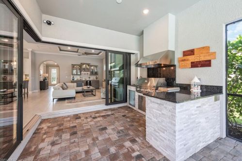 2770 Aviamar Cir, Naples FL 34114-9759 exterior