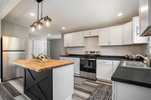 324 Michigan Ave, Three Rivers MI 49093-1124 exterior