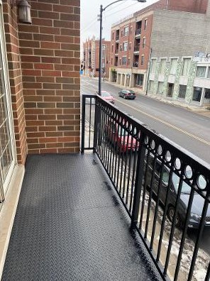 5321 Lincoln Ave, Chicago IL 60625-3988 exterior