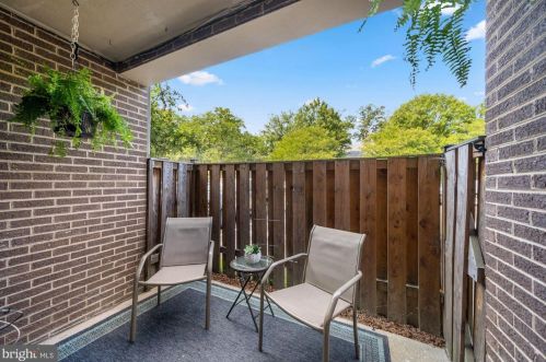 1734 Dogwood Dr, Alexandria VA  22302-2324 exterior