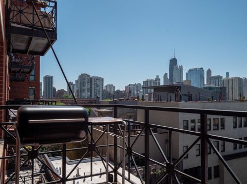 1444 Orleans St, Chicago IL  60610-6537 exterior