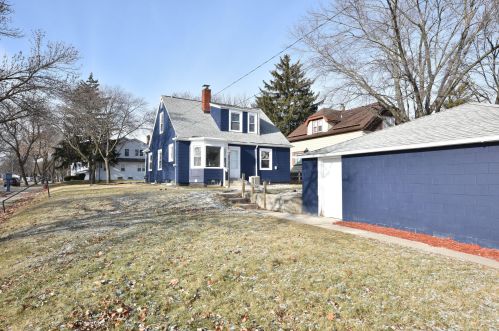 5504 33rd St, Milwaukee WI  53221-4026 exterior