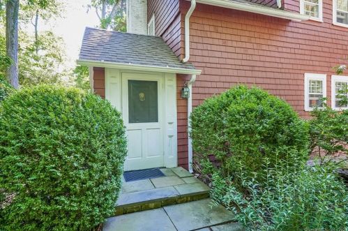 31 Deforest Rd, Wilton CT 06897-1908 exterior