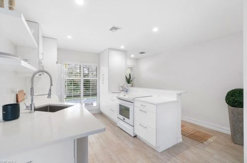 324 Tern Dr, Naples, FL 34112-4928