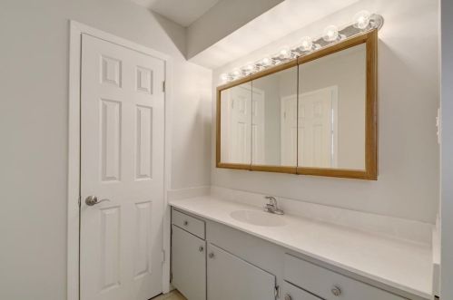 2302 Barton Skwy, Austin TX 78704-4704 exterior