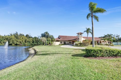 8366 Mooring Cir, Boynton Beach FL 33472-2308 exterior