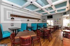 2047 Green St, Philadelphia PA 19130-3111 exterior