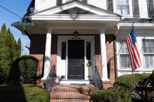 38 Upland Rd, Woonsocket, RI 02895-1922