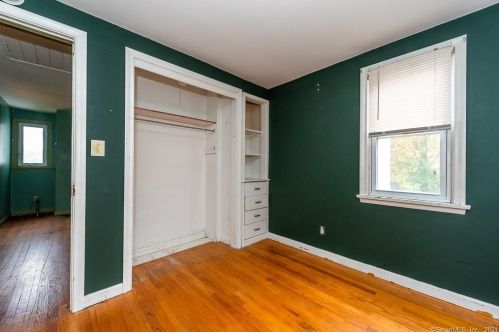 1075 Poquonock Ave, Windsor CT 06095-1234 exterior