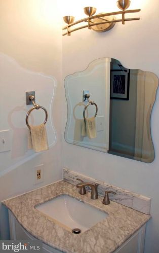 6 Rebecca Ct, Trenton NJ 08628-3339 exterior