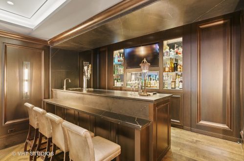 1449 Astor St, Chicago IL 60610-1608 exterior