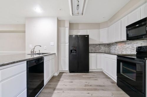 13 April Hl, Montgomery TX 77356-5923 exterior