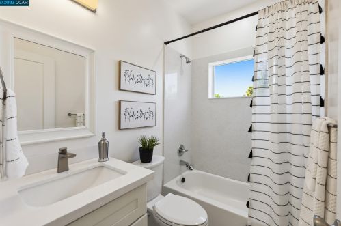 1711 Berrywood Dr, Concord CA 94521-2142 exterior