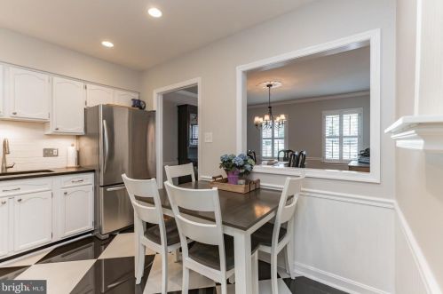 1122 Kensington Rd, Mc Lean VA 22101-2918 exterior