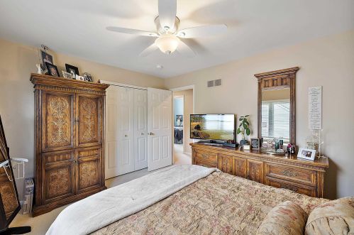 1039 Bloomview Cir, Rochester MI 48307-1728 exterior