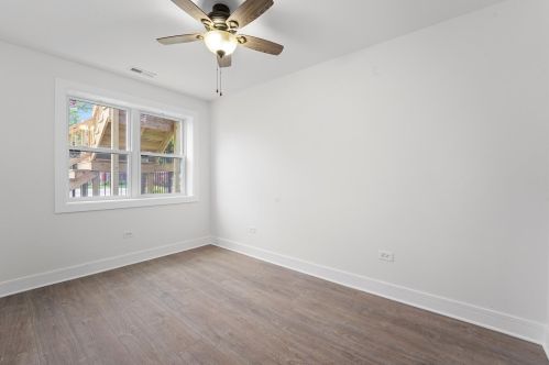 5433 Damen Ave, Chicago IL 60609-5647 exterior