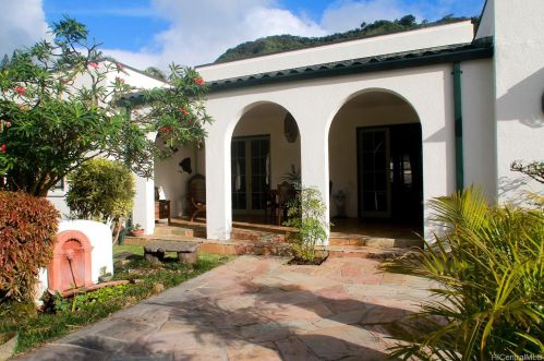 3415 Kaohinani Dr, Honolulu HI 96817-1040 exterior