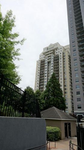 795 Hammond Dr, Atlanta GA 30328-5517 exterior