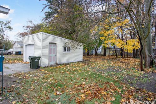 2256 Blodgett St, Meskegon MI  49441-1516 exterior