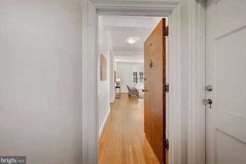 3031 Sedgwick St, Washington, DC 20008-3158