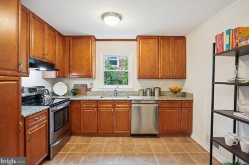 218 Forest Ave, Rockville MD 20850-1820 exterior