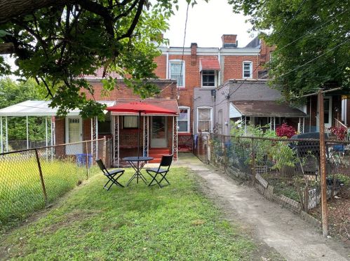 2913 Bedford Ave, Pittsburgh PA 15219-4011 exterior