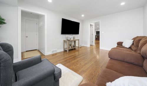 5606 Parkside Ave, Chicago IL 60646-6421 exterior