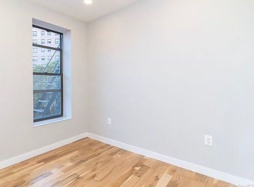 555 137th St, Bronx NY  10451-4225 exterior