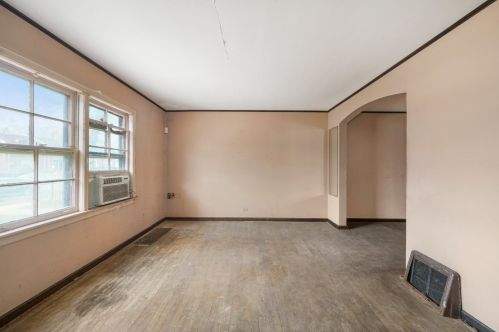 9619 Euclid Ave, Chicago IL 60617-4727 exterior