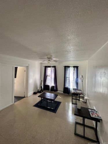 482 East St, New Britain CT 06051-2454 exterior