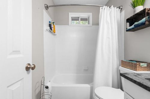 955 Lake Dr, Lithonia GA  30039-5747 exterior