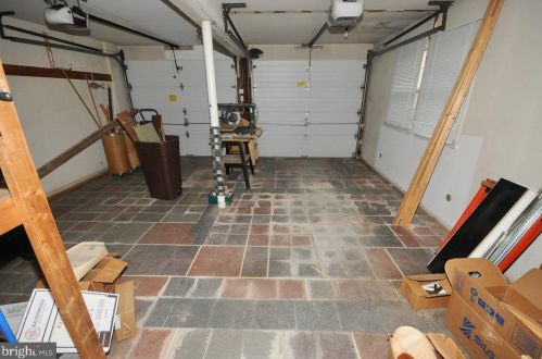 1049 Warfield Ln, Huntingdon Valley PA 19006-3426 exterior