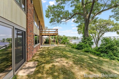 1661 Ruddiman Dr, Meskegon MI 49445-3041 exterior