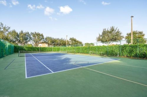 2050 Grv Dr, Naples FL 34120-1419 exterior