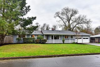 8963 Becker Dr, Portland, OR 97223-7222