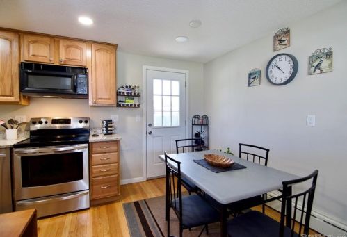 48 Spier Ave, Enfield CT 06082-4346 exterior