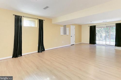 7712 Midday Ln, Alexandria VA 22306-2758 exterior