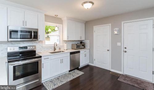 33 Vly Vw Dr, Hanover PA 17331-8307 exterior