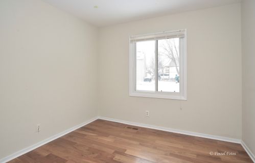 996 Hawthorne Dr, Bull Valley IL 60014-8393 exterior