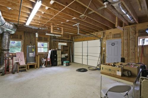 6828 Lockridge Dr, Atlanta GA 30360-1515 exterior