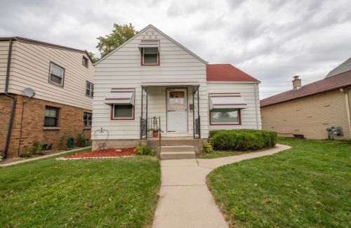 3434 20th St, Milwaukee, WI 53215-4918