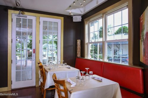 15 Franklin St, Lenox MA 01240-2304 exterior