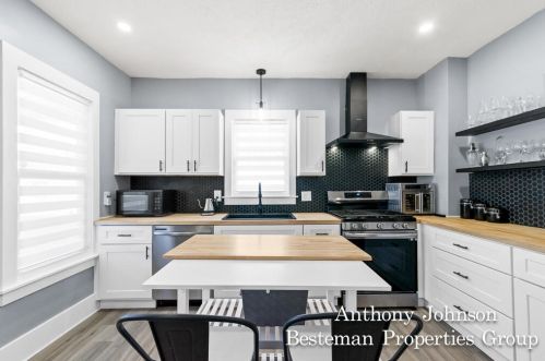 1221 Dickinson St, Grand Rapids MI 49507-2201 exterior