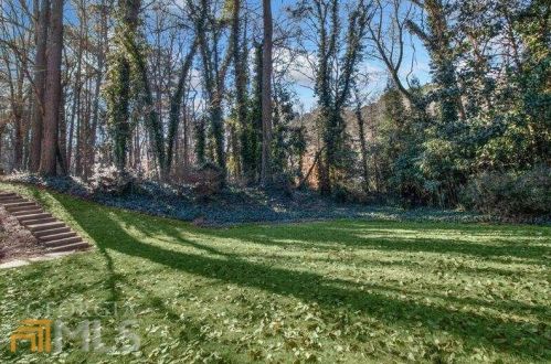 6160 Heards Creek Dr, Atlanta GA  30328-3635 exterior