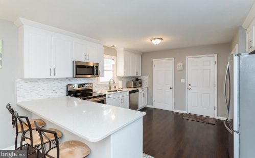 33 Vly Vw Dr, Hanover PA 17331-8307 exterior