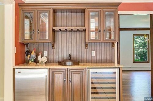 36 Saddle River Rd, Upper Saddle River NJ  07458-3205 exterior