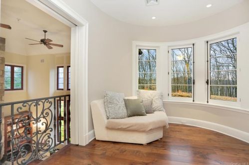 29 Sarles St, Armonk NY 10504-1230 exterior