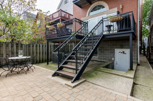 1512 Oakdale Ave, Chicago IL 60657-4011 exterior